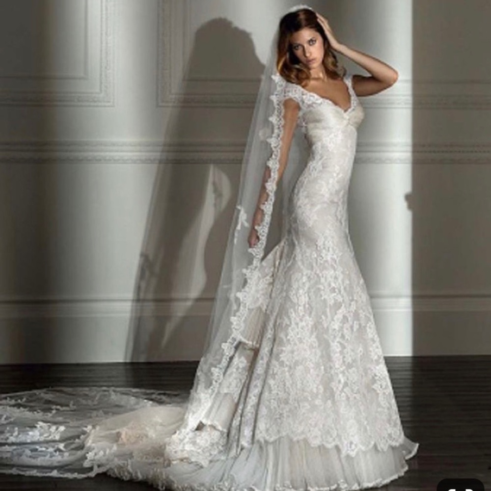 Wedding dress (includes box)